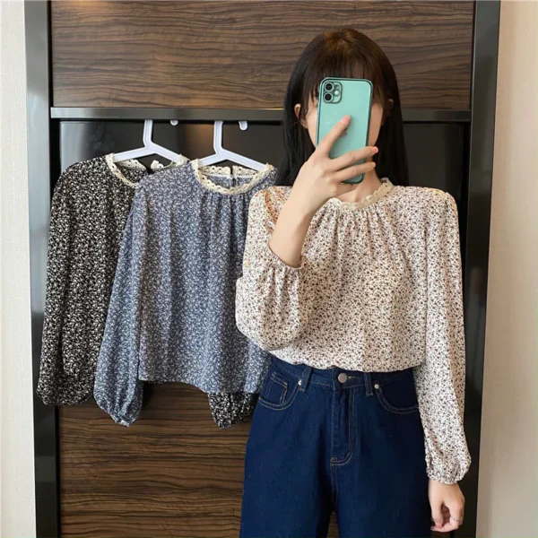 963ecbd1ec072e51df227f5c27f39957.webp Korean version of womens floral chiffon blouse with round collar lace stitching